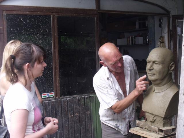 Művészfölde alkotótábor 2012 június-műteremlátogatás Burúzs Csaba műtermében.
